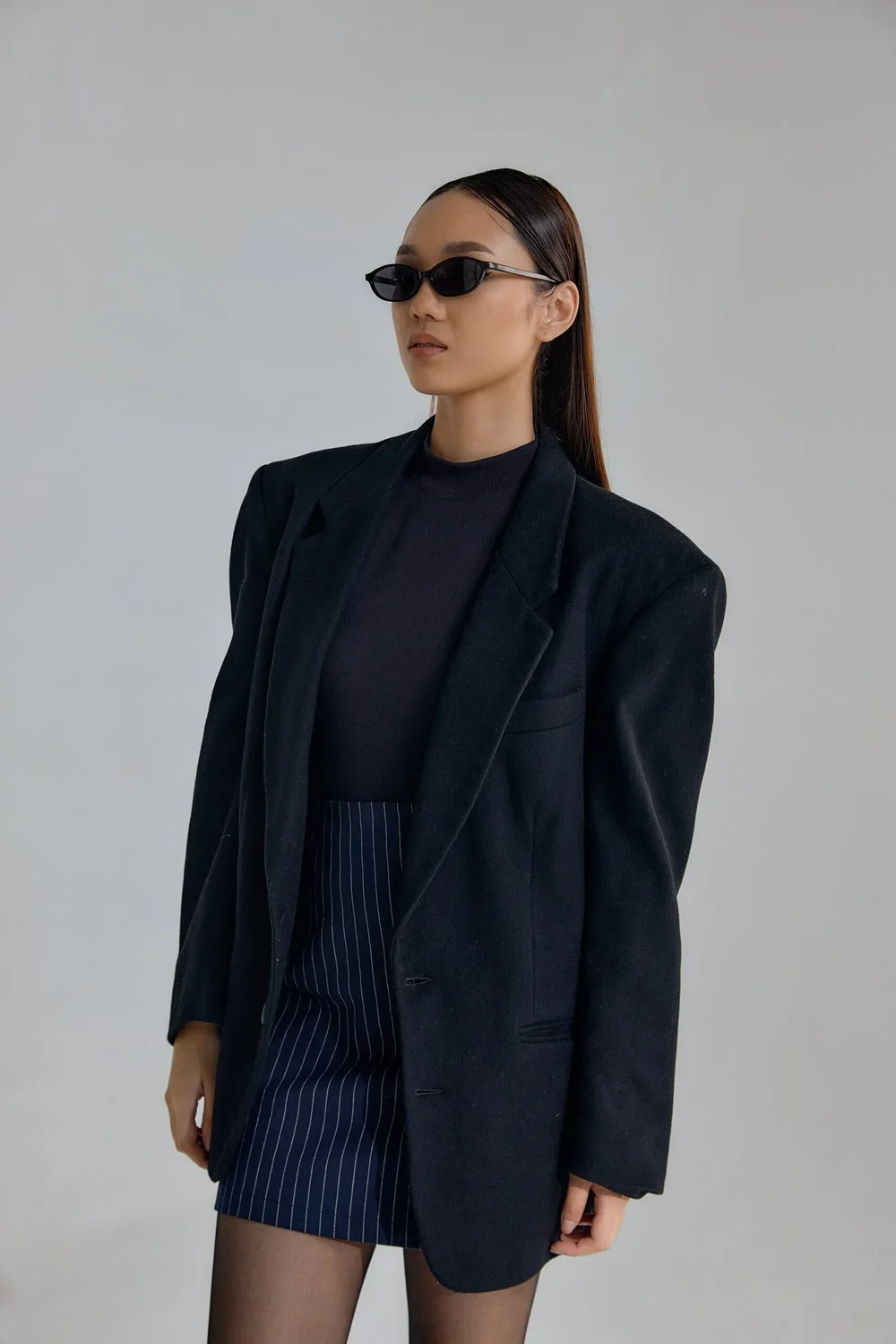 Model wearing Soller in black