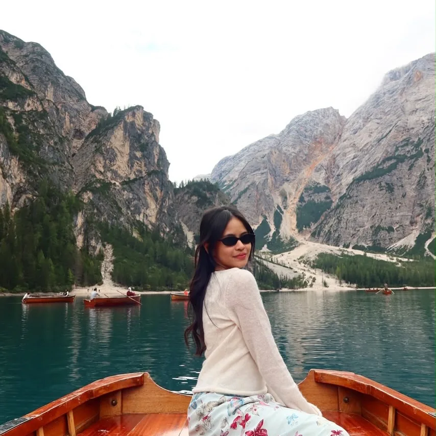 Wearing Neloire on the lake
