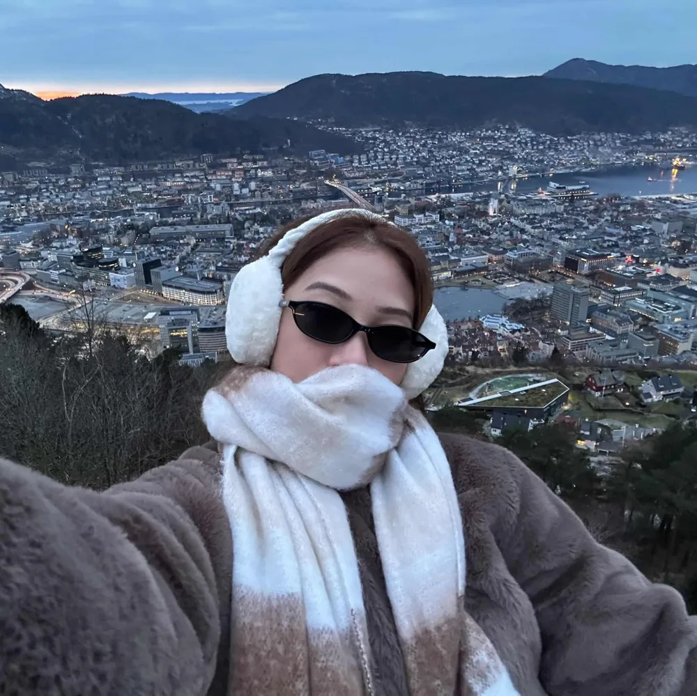 Wearing Neloire above the city